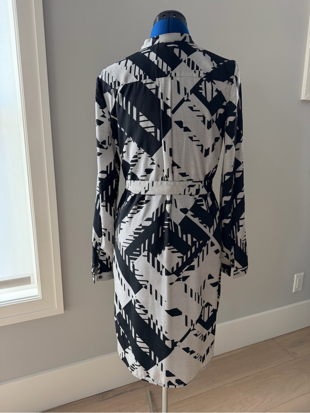 Black & White Long-Sleeve No-Iron Geometric Shirt Dress - Picture 4 of 5